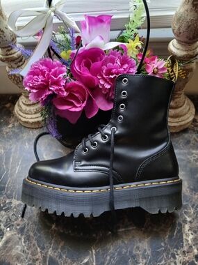 Dr. Martens Jadon Smooth-Leather Platform Boots Size 9 Women 41 EU for Women